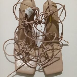 Elegant Nude Strappy Heels Woman Size 6